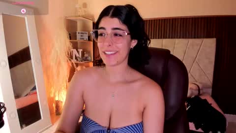 Niah  You can call me Ni or cutie haha online show from September 30, 8:46 pm