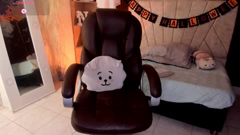 Niah  You can call me Ni or cutie haha online show from October 29, 9:17 pm