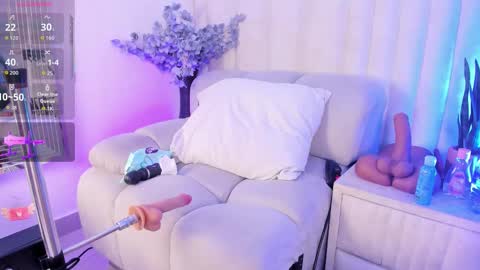 Niole online show from February 26, 5:06 am