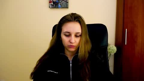 Snapshot of _nicole_new chatting on January 6, 1:08 pm Nica online show from January 6, 1:08 pm