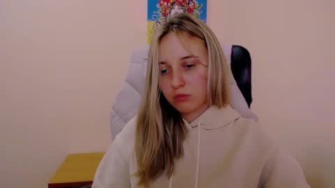 Snapshot of _nicole_new chatting on October 19, 11:45 am Nica online show from October 19, 11:45 am