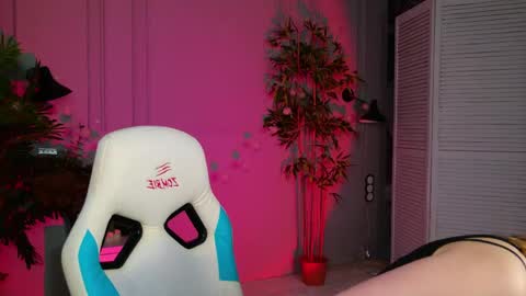 im Amy online show from March 23, 6:19 am