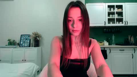 Mia online show from March 7, 7:32 pm