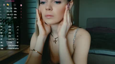 _vanillasky_ online show from April 16, 7:08 am