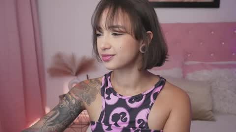 Snapshot of _victoria_florez chatting on February 24, 8:58 pm VICTORIA online show from February 24, 8:58 pm