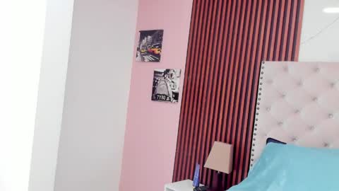 _victorialee online show from April 13, 12:06 pm