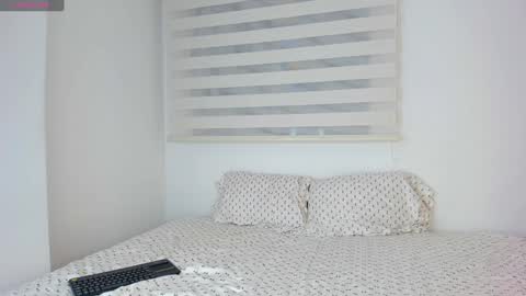 Snapshot of _violetadulce chatting on December 14, 2:44 am Violeta online show from December 14, 2:44 am