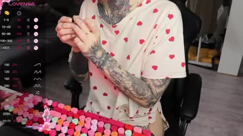 Alis online show from April 12, 11:13 am