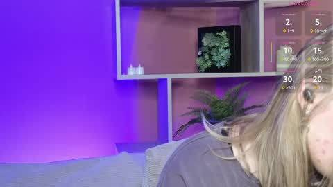 _watchmesmile_ online show from June 2, 4:13 am