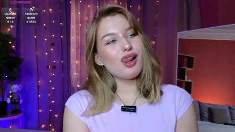 _watchmesmile_ online show from April 8, 4:36 am