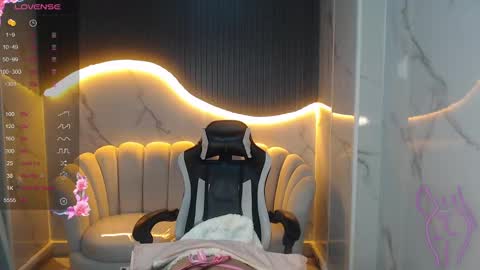 Snapshot of _wendy_b chatting on October 9, 2:59 am  wendy  online show from October 9, 2:59 am