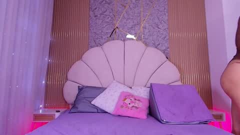 Aisha online show from March 25, 11:57 am