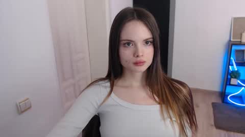 a_ariella_ online show from December 1, 2:42 pm