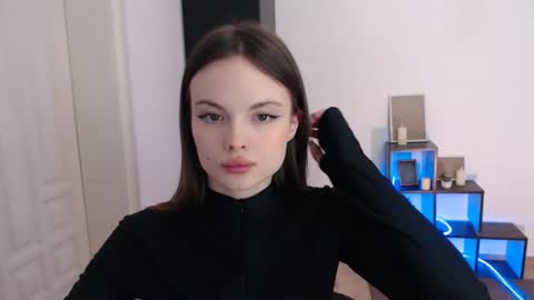 a_ariella_ online show from January 13, 2:54 pm