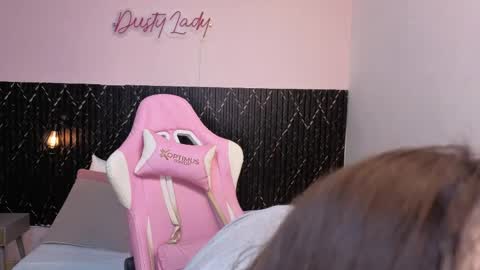 Abby Lee  online show from April 7, 8:00 pm