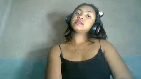 aariciah online show from August 4, 10:32 am