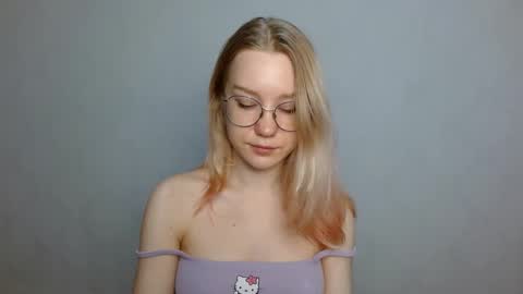 Snapshot of abbymoore__ chatting on January 24, 9:17 am Abby Lovense is active online show from January 24, 9:17 am