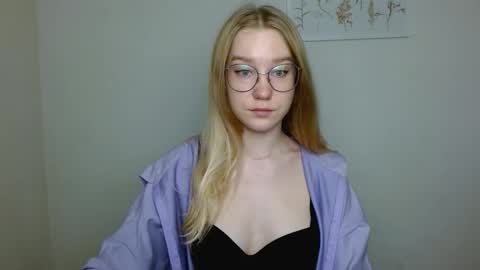 Snapshot of abbymoore__ chatting on November 1, 10:30 am Abby Lovense is active online show from November 1, 10:30 am