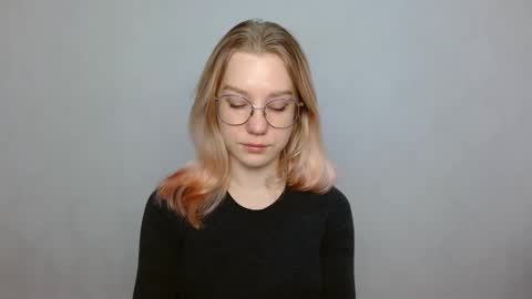 Snapshot of abbymoore__ chatting on January 5, 9:05 am Abby Lovense is active online show from January 5, 9:05 am