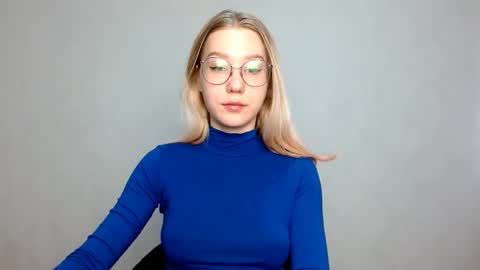 Snapshot of abbymoore__ chatting on February 19, 7:17 am Abby Lovense is active online show from February 19, 7:17 am
