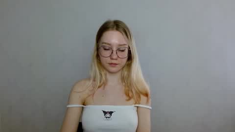Snapshot of abbymoore__ chatting on March 8, 9:24 am Abby Lovense is active online show from March 8, 9:24 am