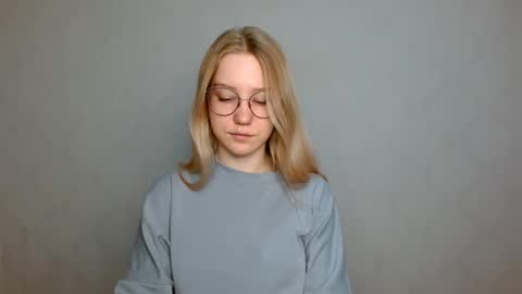 Snapshot of abbymoore__ chatting on March 5, 8:21 am Abby Lovense is active online show from March 5, 8:21 am