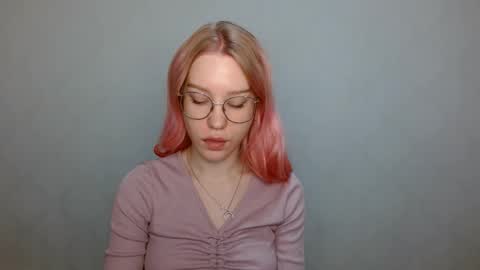 Snapshot of abbymoore__ chatting on December 5, 9:28 am Abby Lovense is active online show from December 5, 9:28 am