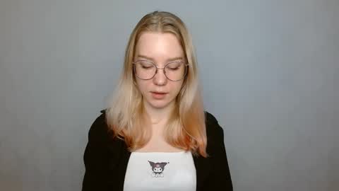 Snapshot of abbymoore__ chatting on January 21, 10:19 am Abby Lovense is active online show from January 21, 10:19 am