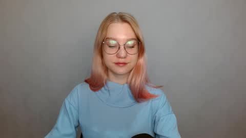 Snapshot of abbymoore__ chatting on December 20, 9:54 am Abby Lovense is active online show from December 20, 9:54 am