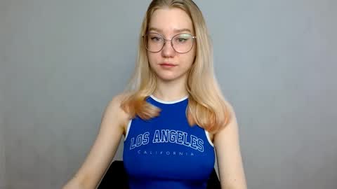 Snapshot of abbymoore__ chatting on February 23, 8:33 am Abby Lovense is active online show from February 23, 8:33 am