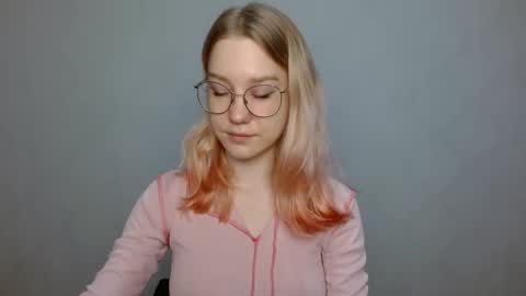 Snapshot of abbymoore__ chatting on January 12, 9:40 am Abby Lovense is active online show from January 12, 9:40 am