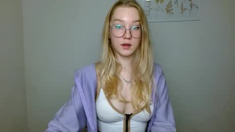 Snapshot of abbymoore__ chatting on October 8, 11:47 am Abby Lovense is active online show from October 8, 11:47 am
