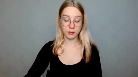 Snapshot of abbymoore__ chatting on February 20, 8:06 am Abby Lovense is active online show from February 20, 8:06 am