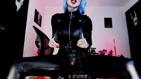 Abby online show from December 4, 2:25 am