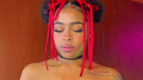 Simone    may online show from March 4, 12:50 am