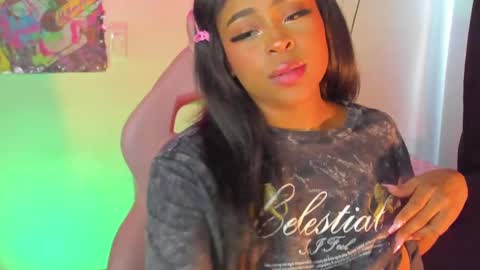 Simone    may online show from January 9, 9:05 pm