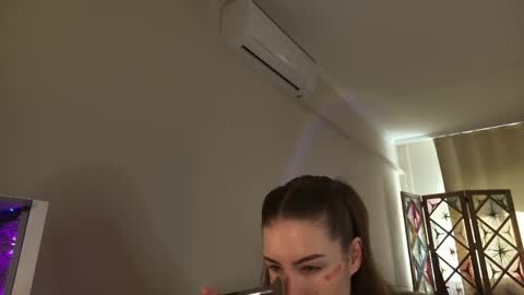 abella_danger_x online show from April 19, 7:19 am