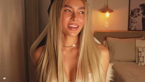 Snapshot of abril_w18 chatting on October 1, 1:54 am My name is Alexa. Please say hello I like to chat with you. If you have requests please use tip online show from October 1, 1:54 am
