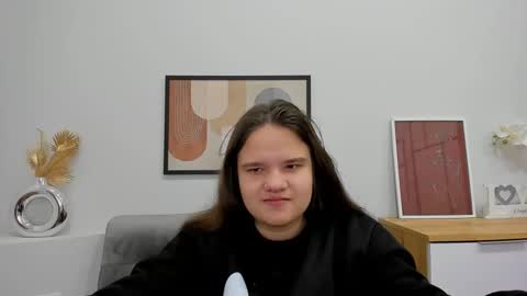 adelecruzz online show from March 3, 1:15 pm