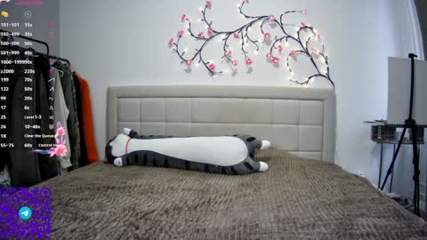 Anna online show from April 1, 3:09 pm