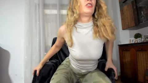 adelllee online show from February 19, 10:12 am