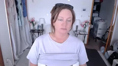 adorable22 online show from April 11, 6:44 pm