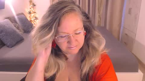 Cryna online show from September 19, 4:44 am