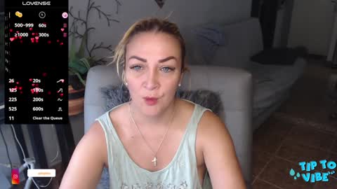 Adriana Paredes  online show from January 21, 1:00 pm