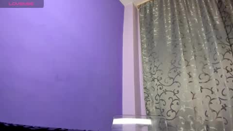 Snapshot of adriannalyly chatting on October 19, 7:27 pm adriannalyly online show from October 19, 7:27 pm