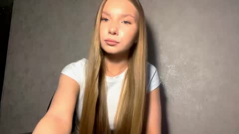 Caroline online show from April 15, 3:34 pm