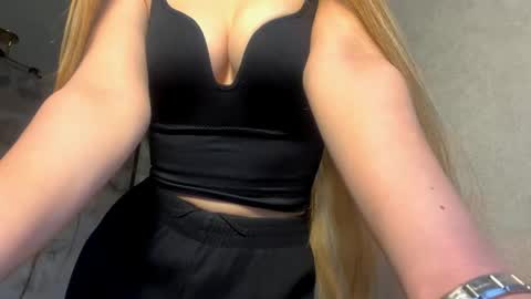 Caroline online show from April 10, 2:34 pm