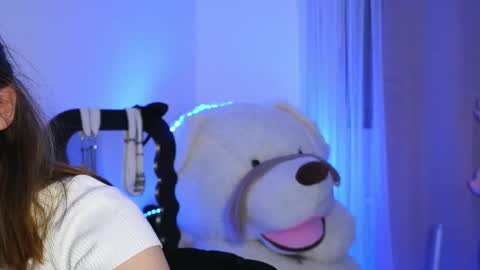 Aelia online show from March 21, 6:24 pm