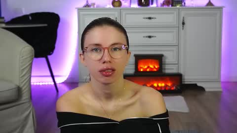 Aelia online show from October 17, 5:21 am