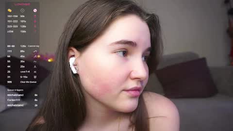 Lana  1800 - 0330 UTC   Mia 0700- 1630 UTC online show from March 28, 8:36 am